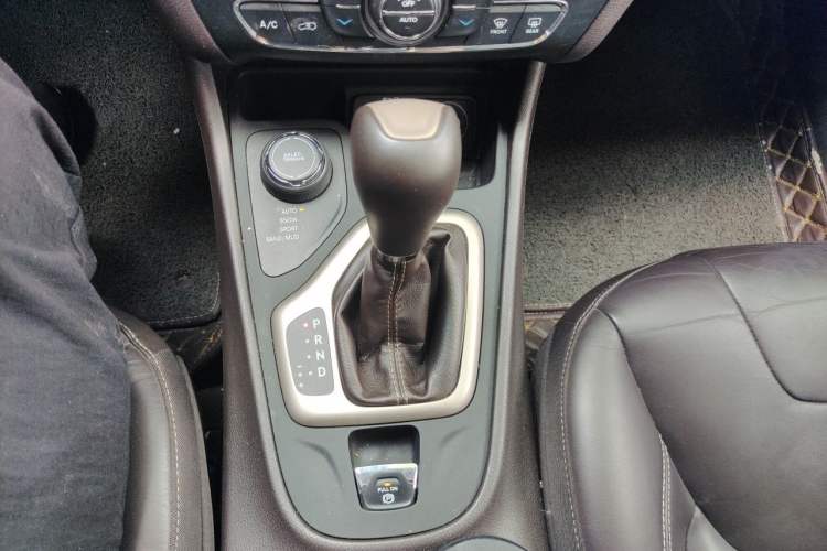 Used Jeep Cherokee 2016 2.4L Professional Smart Version Gear Lever