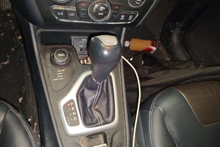 Used Jeep Cherokee 2016 2.4L Professional Smart Version Gear Lever