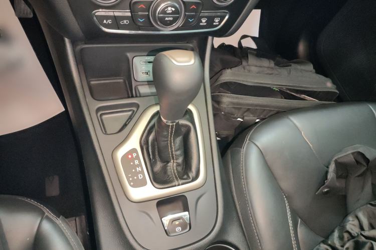Used Jeep Cherokee 2016 2.4L Leading Edition Gear Lever