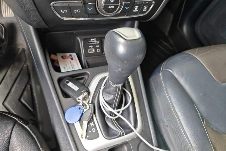 Used Jeep Cherokee 2016 2.4L Leading Smart Version Gear Lever