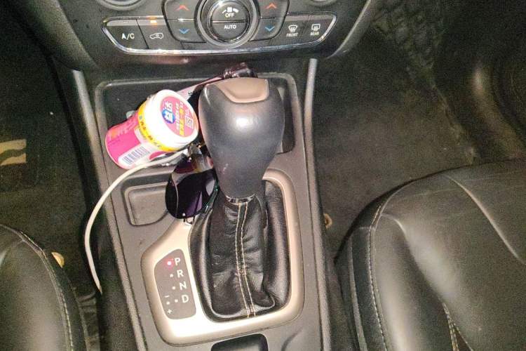 Used Jeep Cherokee 2016 2.4L Leading Edition Gear Lever