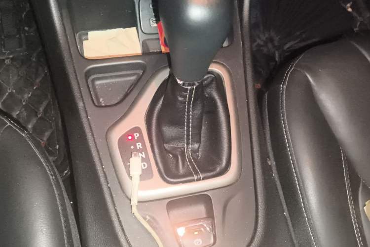 Used Jeep Cherokee 2016 2.4L Leading Edition Gear Lever