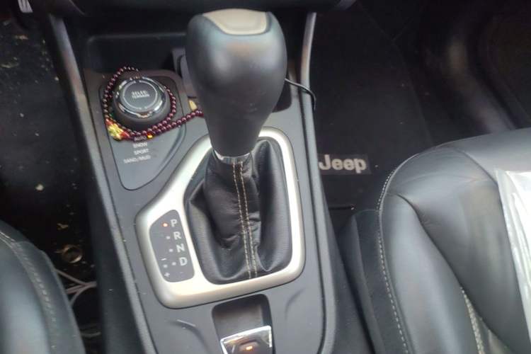 Used Jeep Cherokee 2016 2.4L Superior Edition Gear Lever