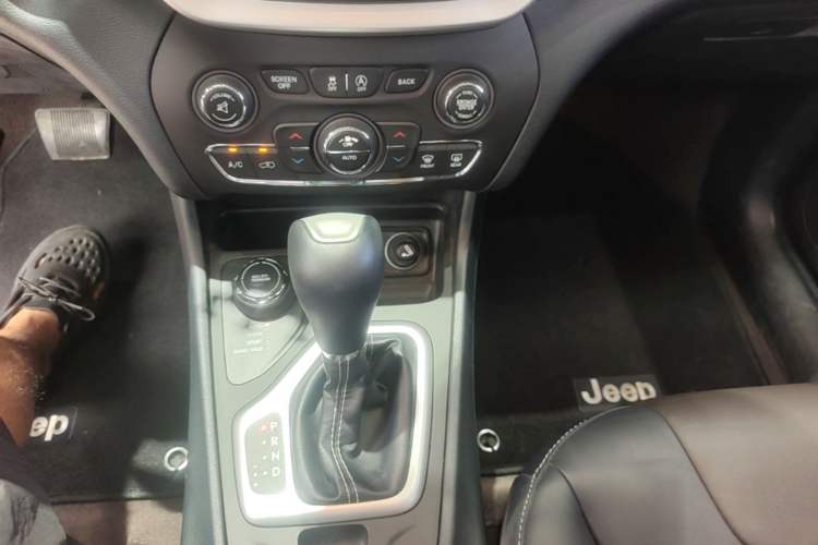 Used Jeep Cherokee 2016 2.4L Professional Smart Version Gear Lever