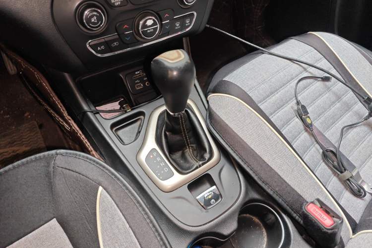 Used Jeep Cherokee 2016 2.0L Superior Edition Gear Lever