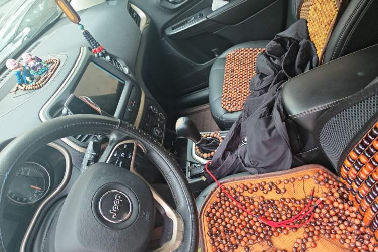 Used Jeep Cherokee 2016 2.0L Superior Edition Gear Lever