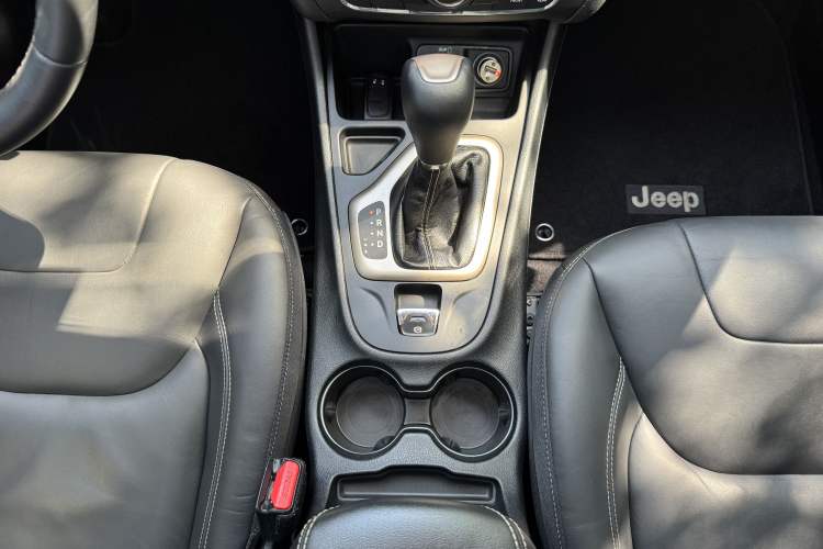 Used Jeep Cherokee 2016 2.4L Leading Edition Gear Lever
