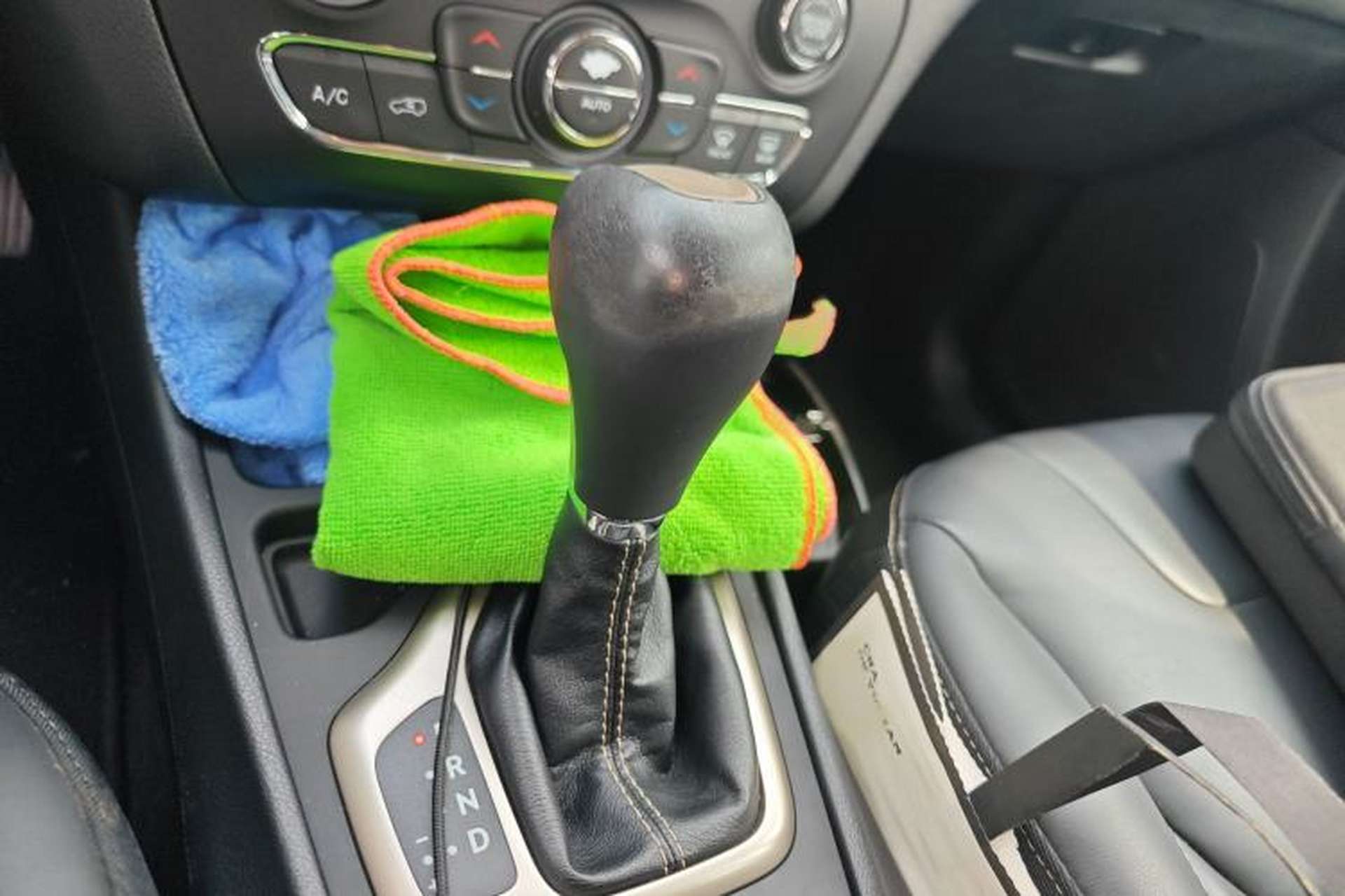 Used Jeep Cherokee 2016 2.0L Superior Edition Gear Lever