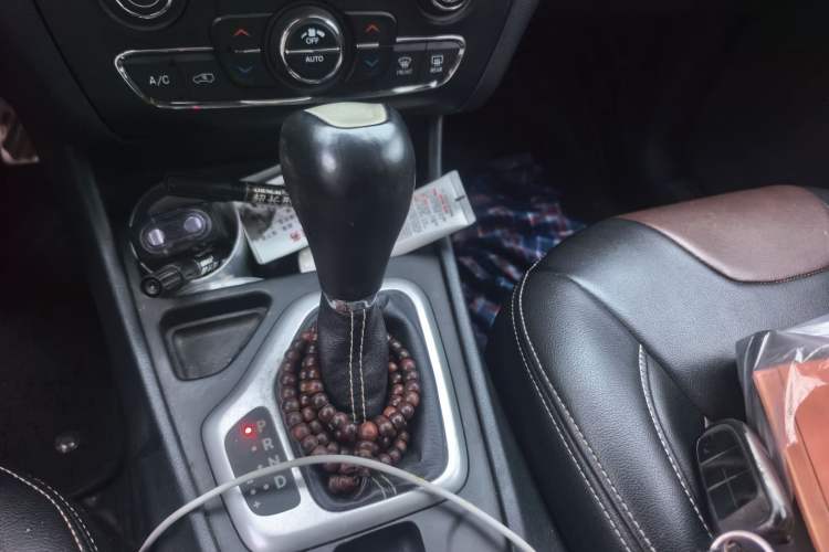 Used Jeep Cherokee 2016 2.4L Leading Smart Version Gear Lever
