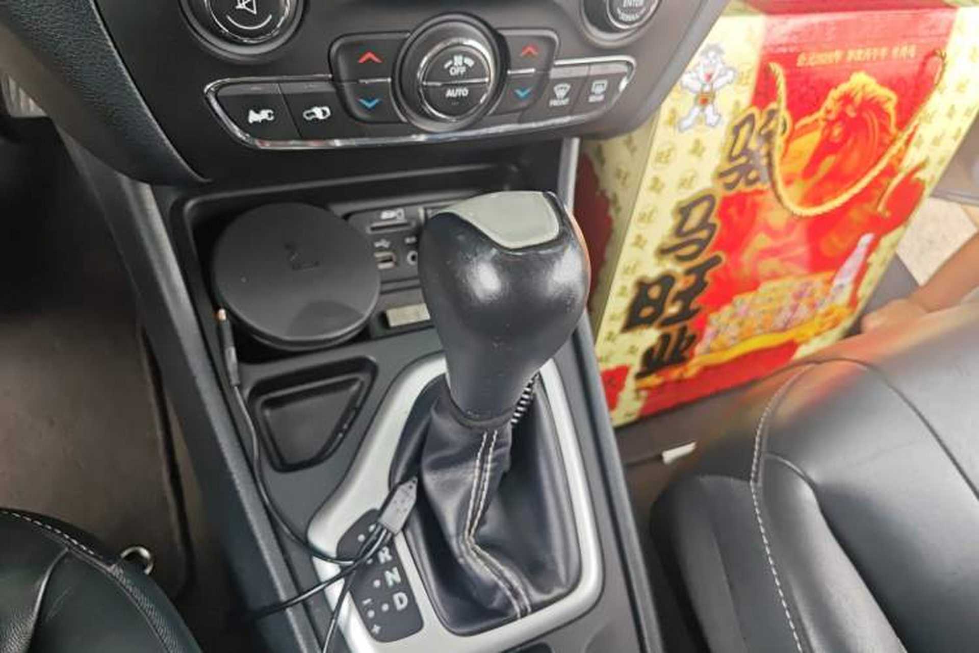 Used Jeep Cherokee 2016 2.4L Leading Edition Gear Lever