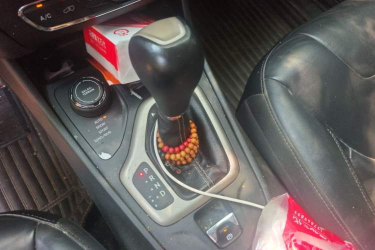 Used Jeep Cherokee 2016 2.4L Professional Smart Version Gear Lever
