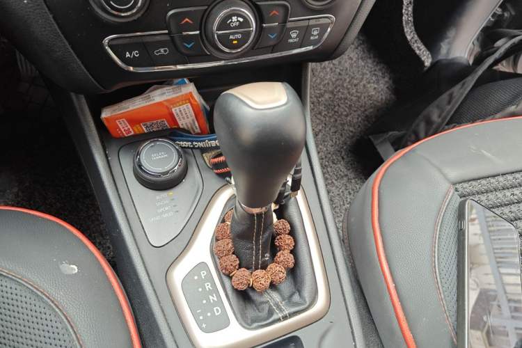 Used Jeep Cherokee 2016 2.4L Professional Smart Version Gear Lever