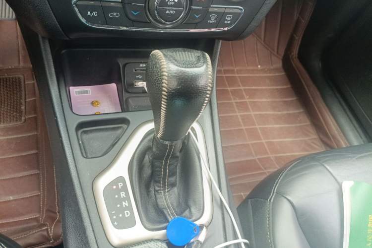 Used Jeep Cherokee 2016 2.4L Leading Edition Gear Lever