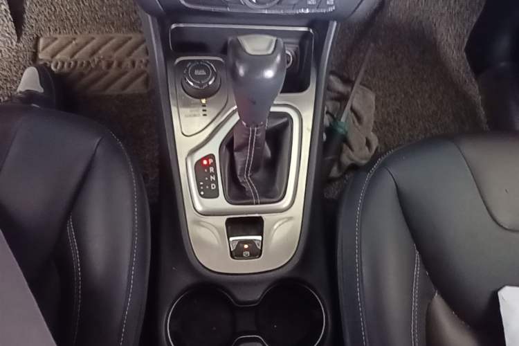 Used Jeep Cherokee 2016 2.4L Professional Smart Version Gear Lever