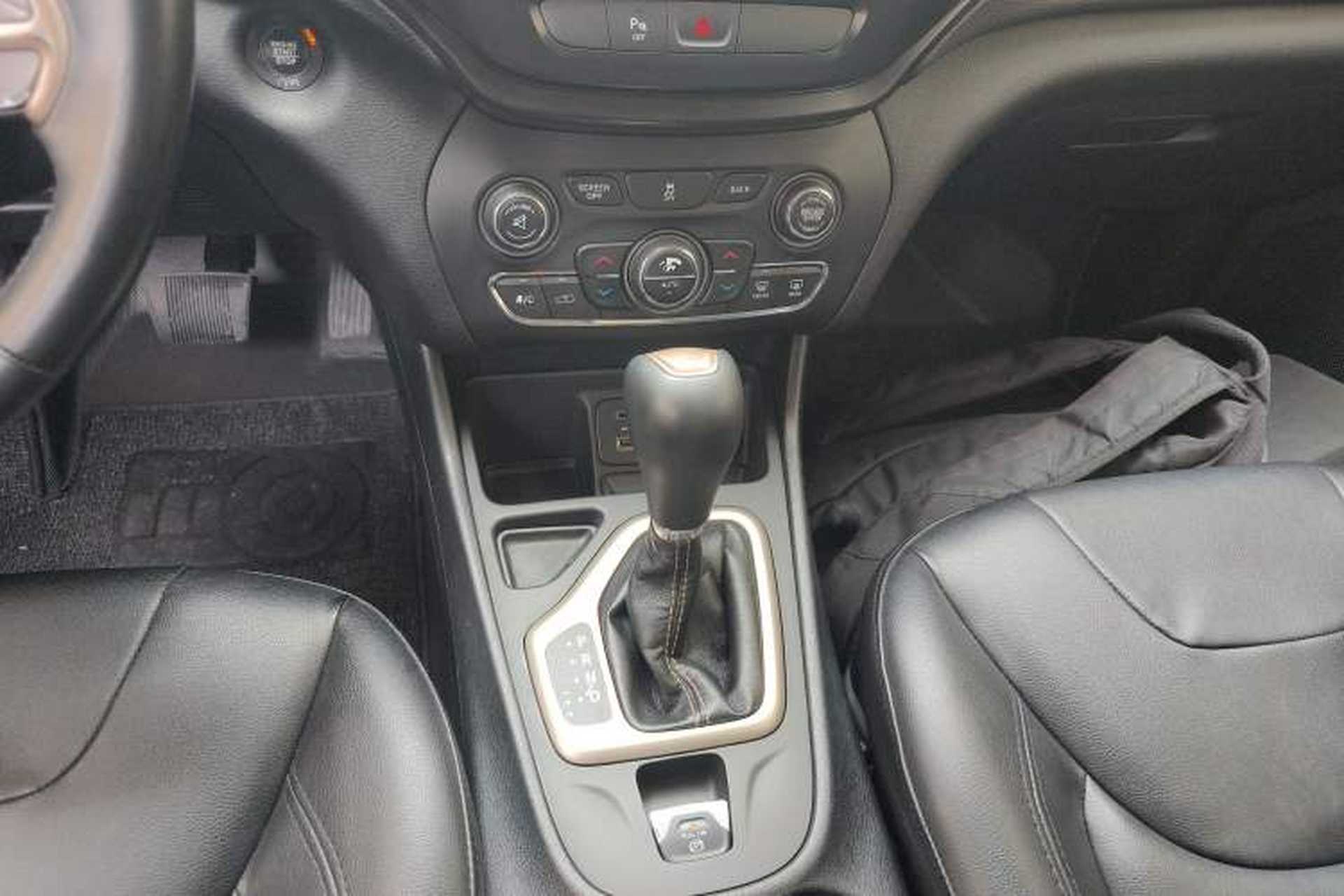 Used Jeep Cherokee 2016 2.0L Leading Edition Gear Lever
