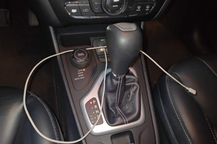 Used Jeep Cherokee 2016 2.4L Superior Edition Gear Lever