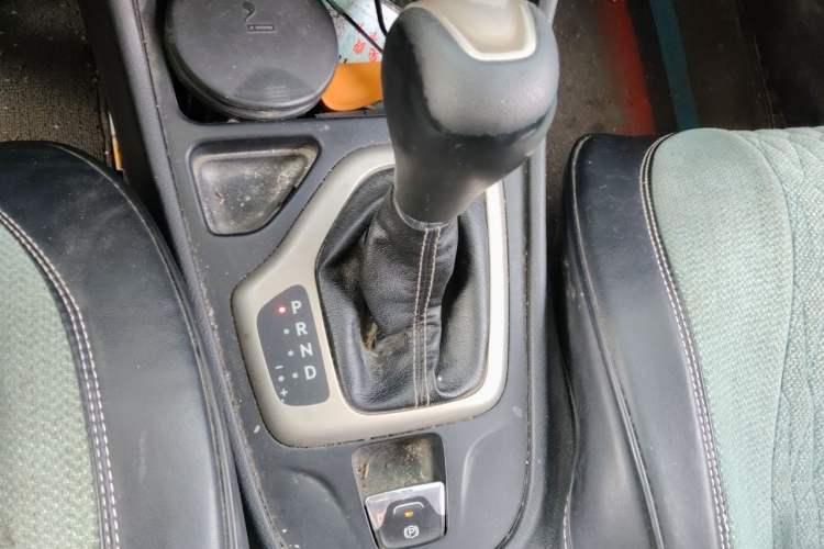 Used Jeep Cherokee 2016 2.0L Superior Edition Gear Lever