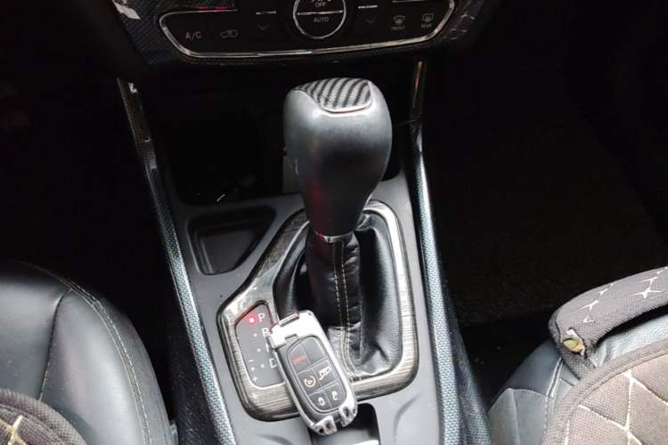 Used Jeep Cherokee 2016 2.0L Superior Edition Gear Lever