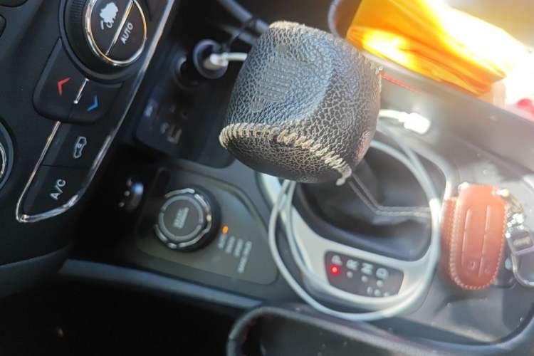 Used Jeep Cherokee 2016 2.4L Professional Smart Version Gear Lever