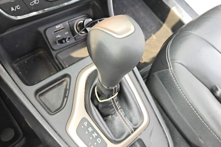 Used Jeep Cherokee 2016 2.0L Superior Edition Gear Lever