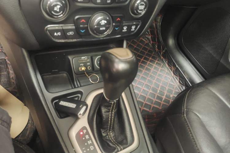Used Jeep Cherokee 2016 2.4L Leading Smart Version Gear Lever