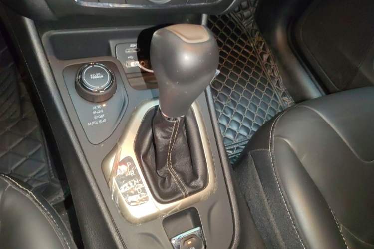 Used Jeep Cherokee 2016 2.4L Professional Edition Gear Lever