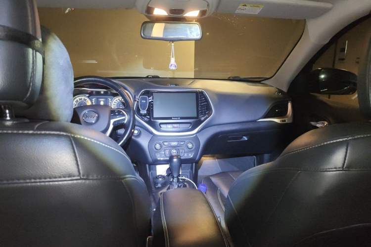 Used Jeep Cherokee 2016 2.4L Professional Edition Headliner