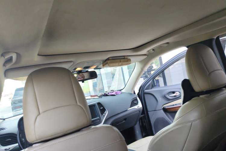 Used Jeep Cherokee 2016 2.0L Superior Edition Headliner