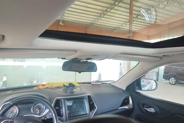 Used Jeep Cherokee 2016 2.4L Professional Smart Version Headliner
