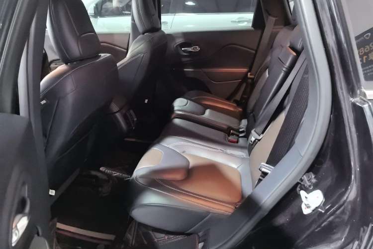 Used Jeep Cherokee 2016 2.4L Leading Edition Interior 1