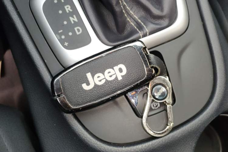 Used Jeep Cherokee 2016 2.4L Leading Edition Interior 1