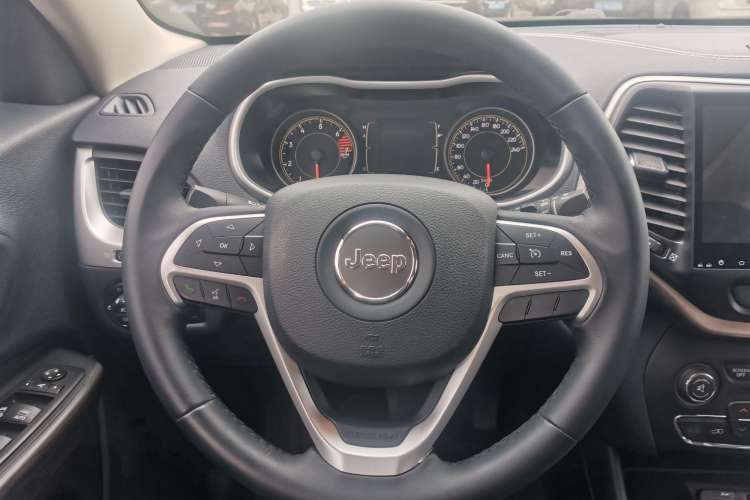 Used Jeep Cherokee 2016 2.4L Leading Edition Interior 1