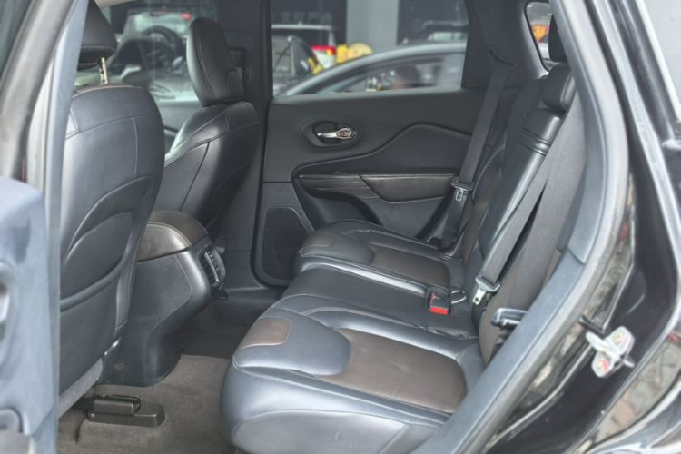 Used Jeep Cherokee 2016 2.4L Leading Edition Interior 1
