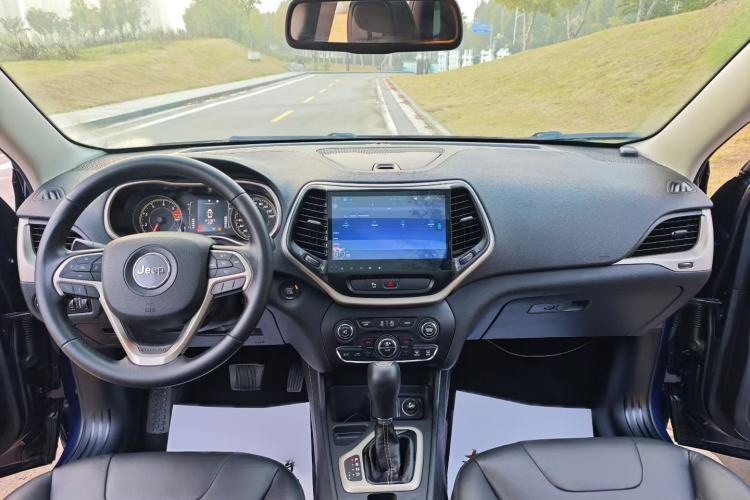 Used Jeep Cherokee 2016 2.4L Leading Edition Interior 1