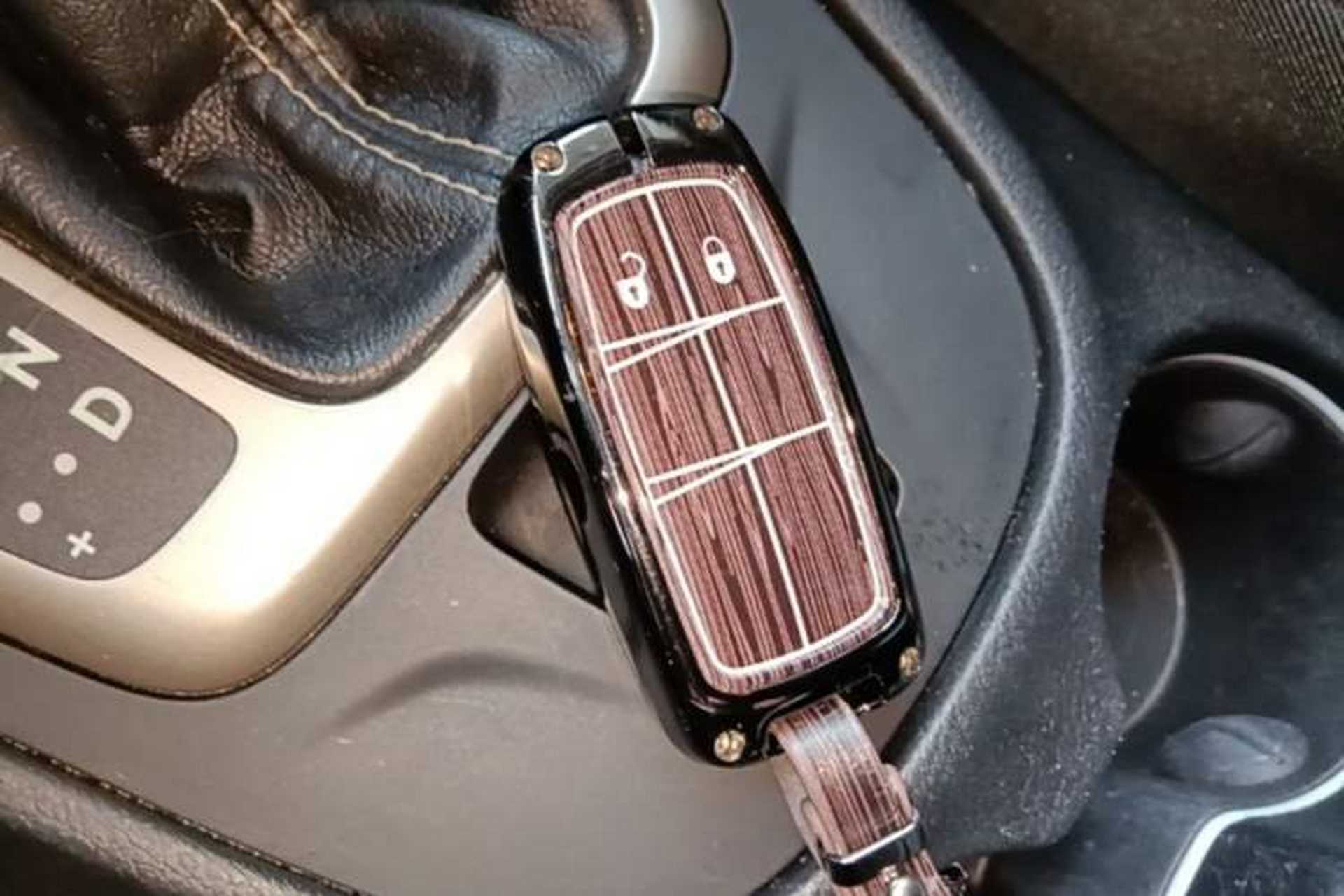 Used Jeep Cherokee 2016 2.0L Superior Edition Interior 1