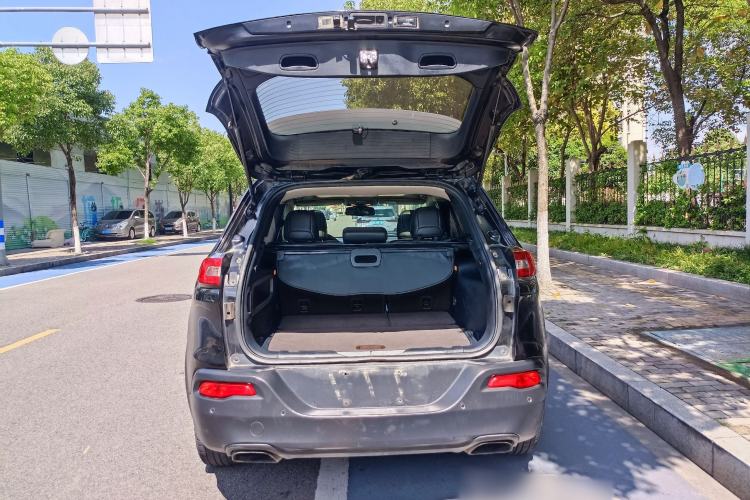 Used Jeep Cherokee 2016 2.4L Leading Edition Interior 1