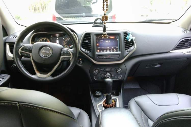 Used Jeep Cherokee 2016 2.4L Professional Smart Version Interior 2
