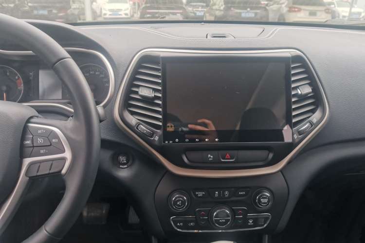 Used Jeep Cherokee 2016 2.4L Leading Edition Interior 2