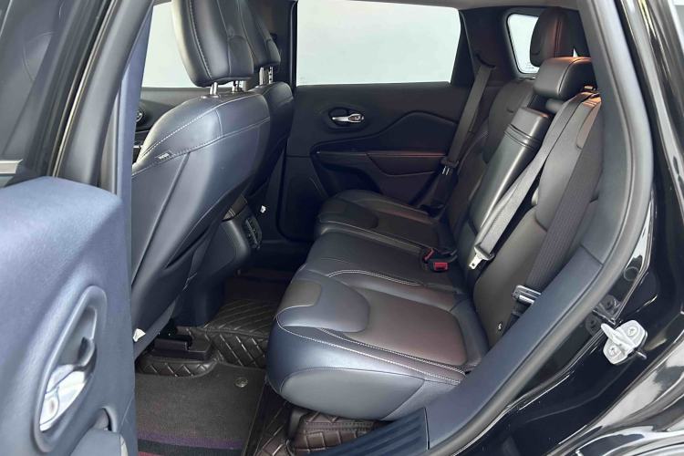 Used Jeep Cherokee 2016 2.4L Leading Edition Interior 2