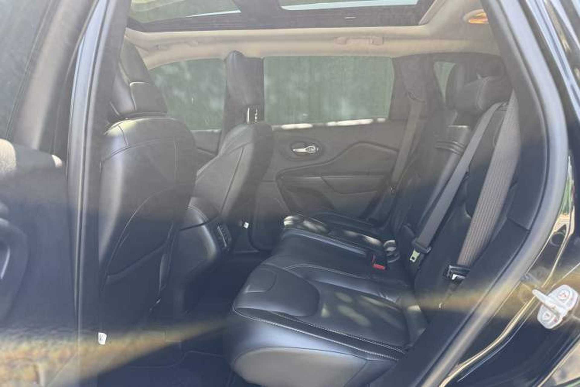 Used Jeep Cherokee 2016 2.4L Leading Edition Interior 2