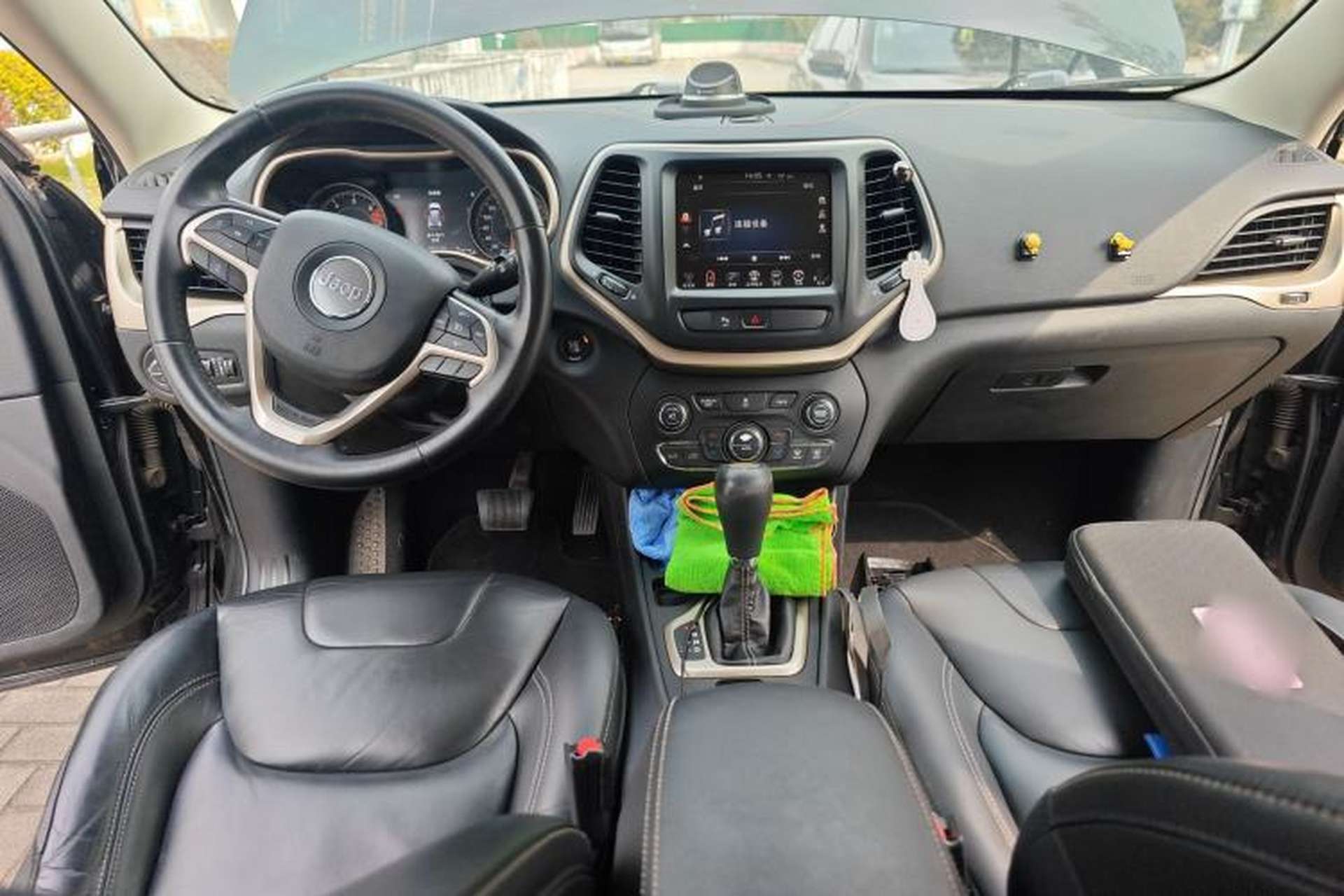 Used Jeep Cherokee 2016 2.0L Superior Edition Interior 2