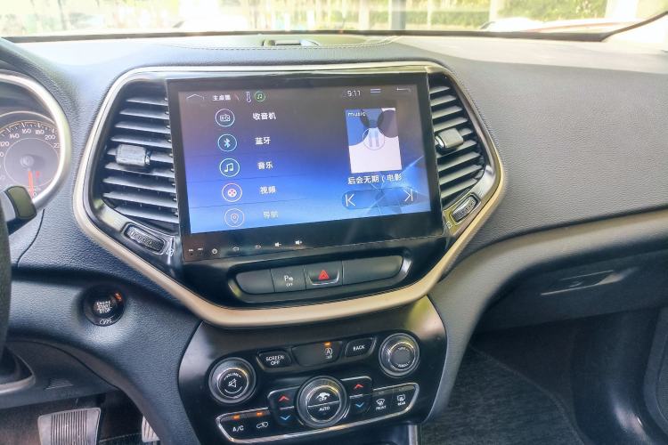 Used Jeep Cherokee 2016 2.4L Leading Edition Interior 3