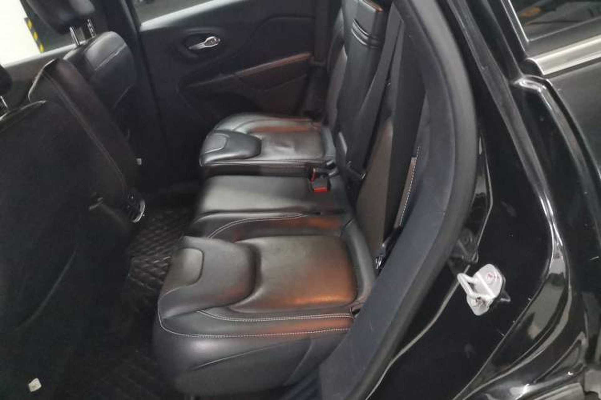 Used Jeep Cherokee 2016 2.4L Professional Edition Interior 4
