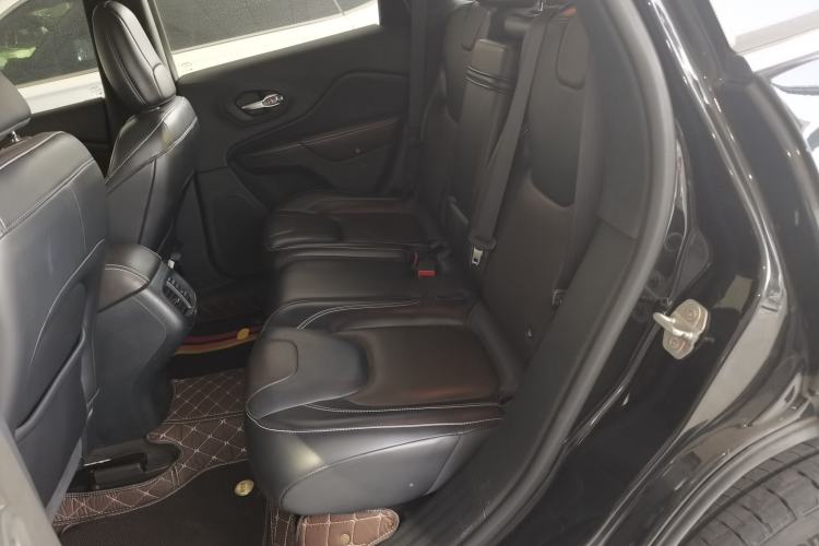 Used Jeep Cherokee 2016 2.4L Professional Smart Version Interior 4