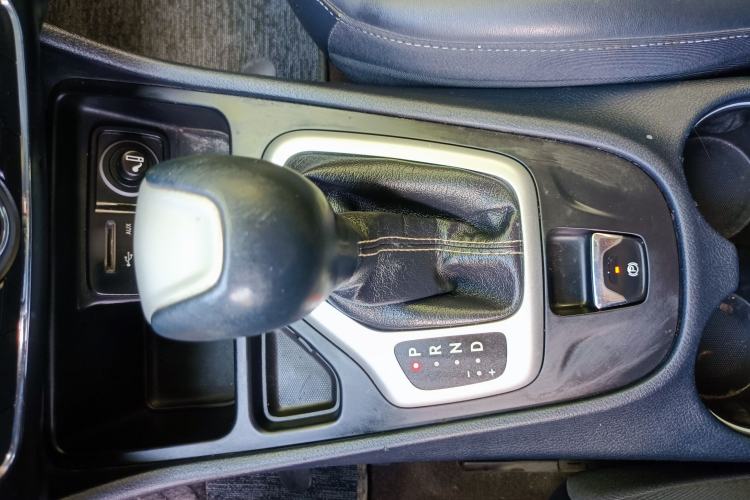 Used Jeep Cherokee 2016 2.4L Leading Edition Interior 4