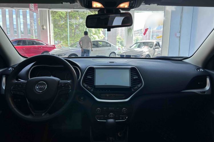 Used Jeep Cherokee 2016 2.4L Leading Edition Interior 5
