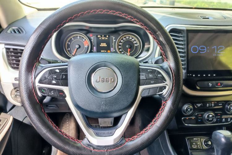 Used Jeep Cherokee 2016 2.4L Leading Edition Interior 5