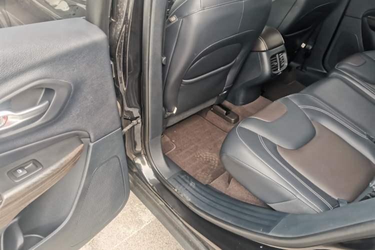 Used Jeep Cherokee 2016 2.4L Leading Edition Interior 6