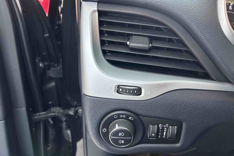 Used Jeep Cherokee 2016 2.4L Leading Edition Interior 6