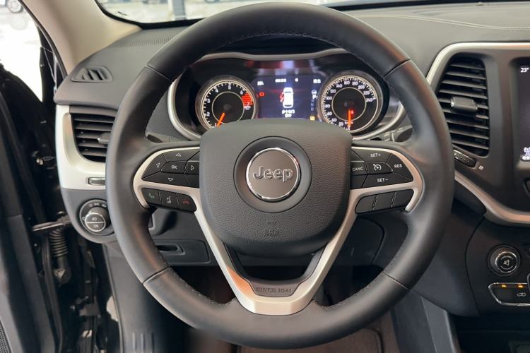 Used Jeep Cherokee 2016 2.4L Professional Smart Version Interior 7